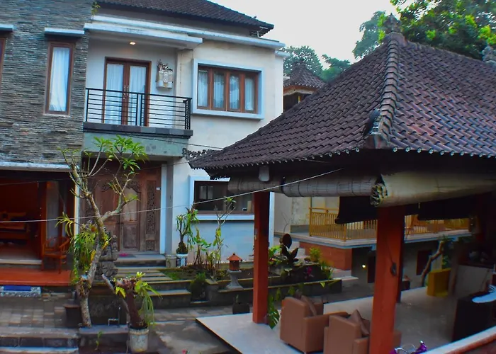 Binar Cahaya Bed & Breakfast 2*